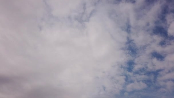 Tiempo Lapso Nubes Fondo Nubes Grises Rodando Cruzan Entre Con — Vídeo de stock