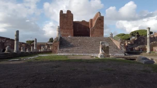 Vasca Agli Scavi Archeologici Ostia Antica Con Resti Capitolari Circondati — Video Stock