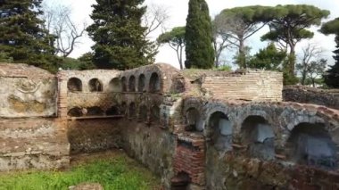 Roma nekropol Columbarium Twins mezarları arkeolojik kazılarda Ostia Antica, Roma-Italya