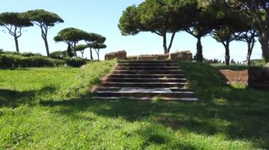 Roma İmparatorluğu, Ostia Antika 'nın arkeolojik kazılarındaki Magna Mater sahasından çekilen Cibele Mabedi' nin görüntüsüyle harabeye döndü.