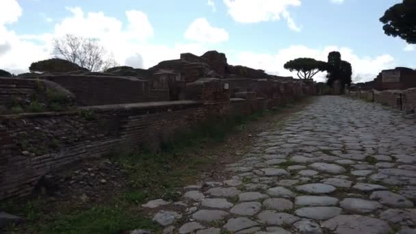 Ostia Antica Arkeolojik Kazılarında Güzel Viale Delle Corporazioni Ile Geçmişte — Stok video
