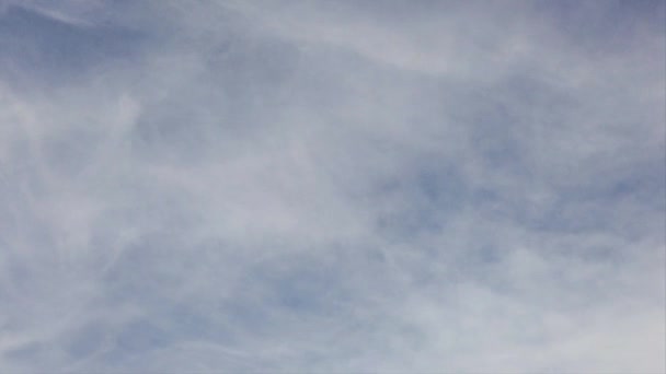Cirrostratus Σύννεφα Time Lapse Όμορφο Λευκό Filamentous Ένα Καλοκαιρινό Γαλάζιο — Αρχείο Βίντεο