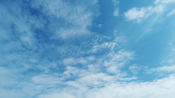 Impressionante Timelapse Formações Brancas Nuvens Cirrocumulus Belo Céu Azul — Vídeo de Stock