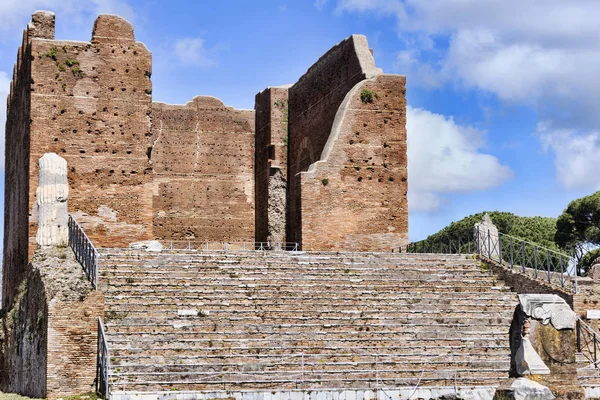 O Capitólio em escavações arqueológicas de Ostia Antica sur — Fotografia de Stock