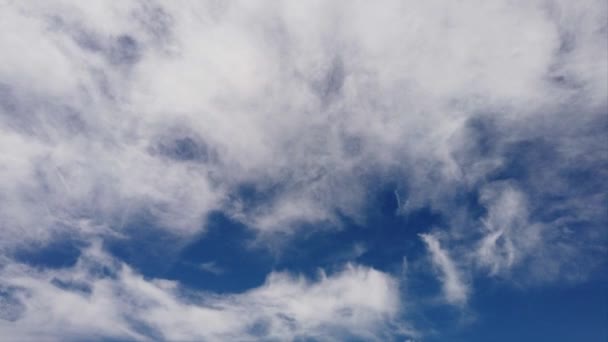 Impresionante Lapso Tiempo Formaciones Nubes Esponjosas Blancas Hermoso Cielo Azul — Vídeos de Stock