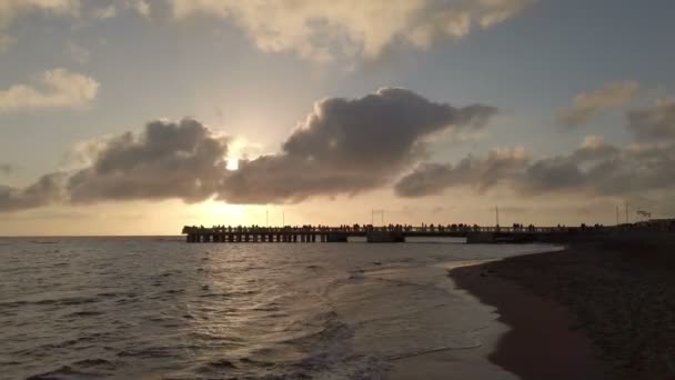 Piękny Złoty Zachód Słońca Rzymskim Wybrzeżu Ostia Lido Lekkich Refleksji — Wideo stockowe