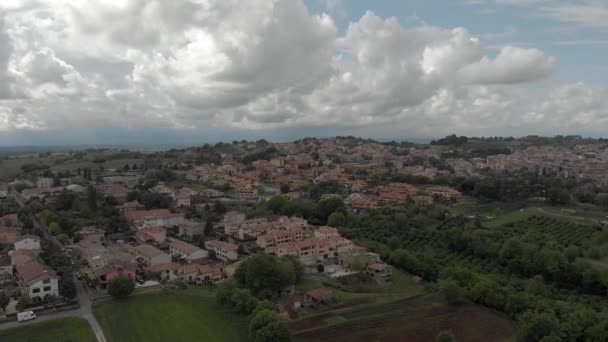 Geweldig Luchtfoto Van Het Italiaanse Platteland Met Rignano Flaminio Dorp — Stockvideo