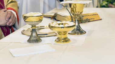 Eucharist - seçici odak Katolik dini töreni