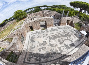 Arkeolojide Neptün'ün termal banyolarının panoramik görünümü