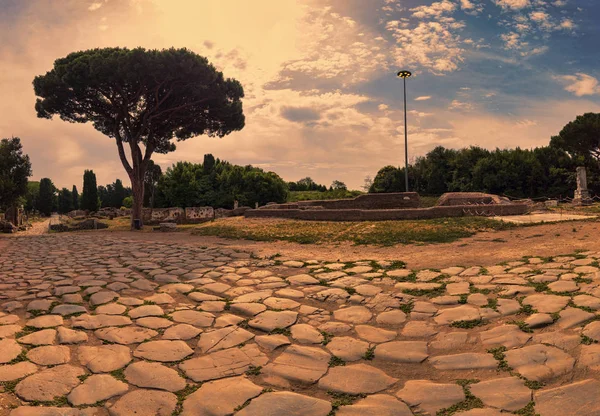 Beau paysage pittoresque et immersif au coucher du soleil sur la place de — Photo