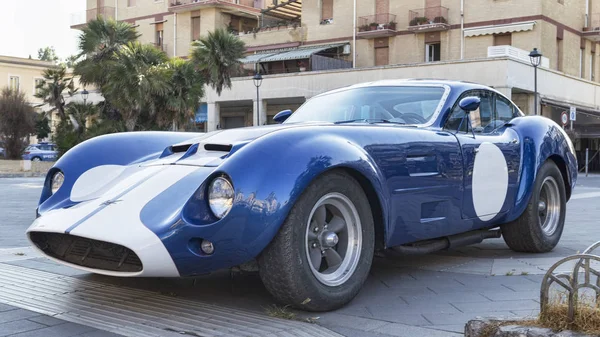 Vue du profil du célèbre modèle de voiture de course américaine Kellison à — Photo