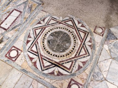 Üç ile odapolikrom opus sectile detay