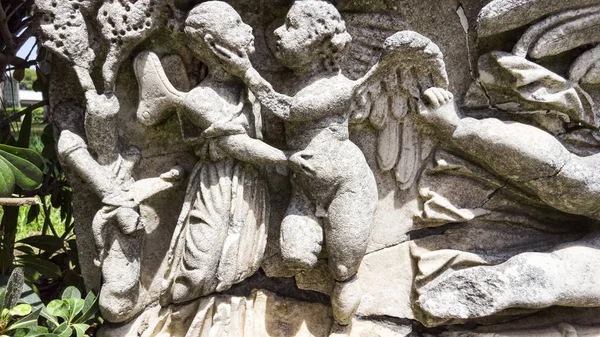 석관 로케이트에 새겨진 고대 로마 의 기조의 세부 사항 — 스톡 사진