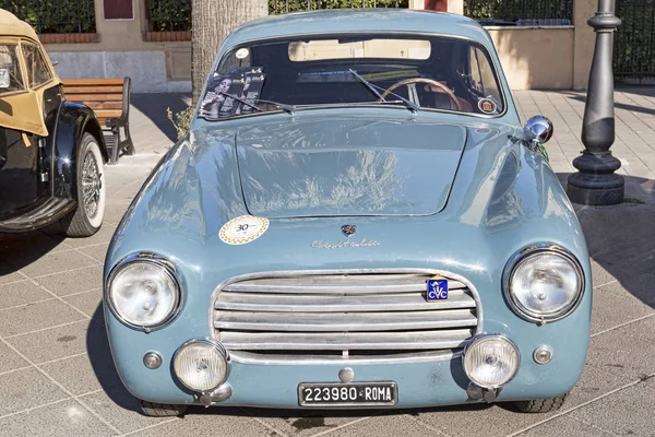 Schönes Vintage-Design von seltenen Veteranen blaues Fahrzeugmodell cis — Stockfoto