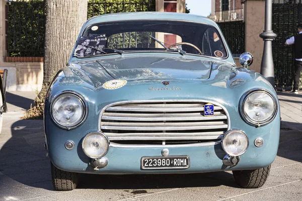 Belle conception vintage de véhicule bleu vétéran rare modèle Cisi — Photo