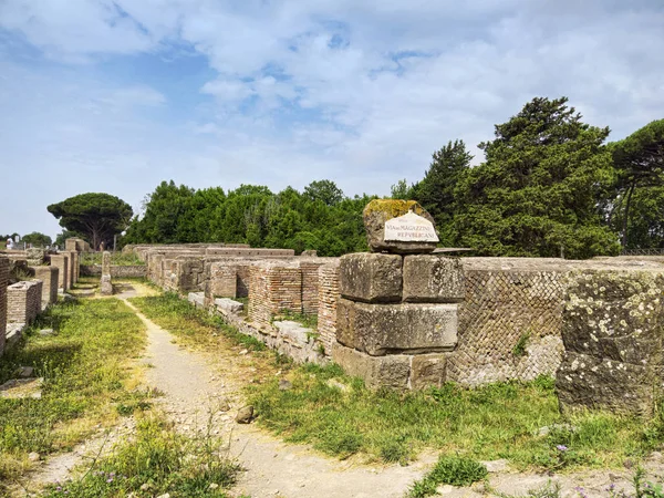 Archäologische römische Reich Straßenansicht im antiken Ostia mit th — Stockfoto