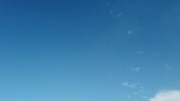 Timelapse Met Heldere Luchten Blauwe Kleur Achtergrond Met Witte Cirruswolken — Stockvideo