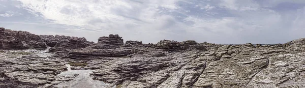 Panoramik 180 derecelik vahşi doğa manzarası eski çağ dönemiyle el değmemiş. — Stok fotoğraf