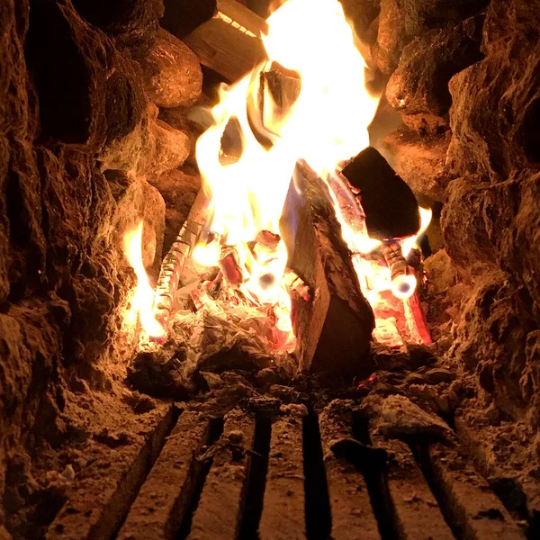 Beautiful Red Fire Slice Wood Dark Grey Black Coals Metal — Stock Photo, Image