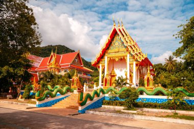 Yeşil ejderha, Tayland ile dekore edilmiş rahat Asya renkli ev.