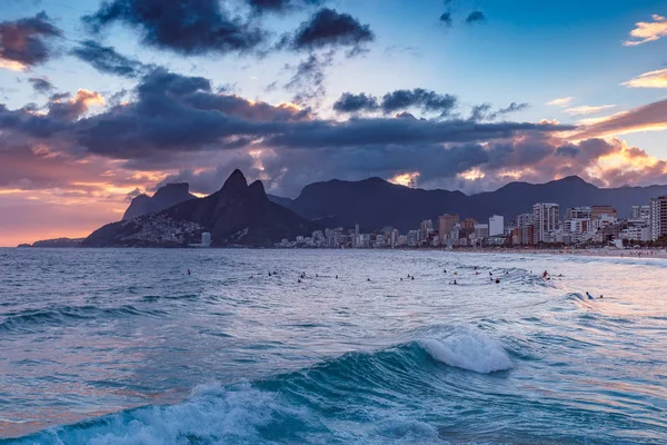 Seascape Swimming Tourists Warm Evening Sea Sunset — Stock Photo, Image