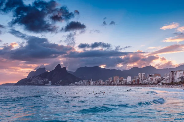 Seascape Swimming Tourists Warm Evening Sea Sunset — Stock Photo, Image