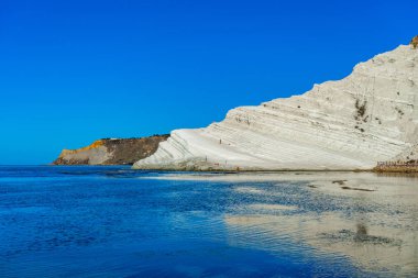 Meşhur kayalık kıyı manzarası 