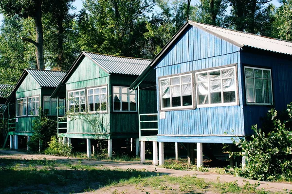 renkli kırsal ahşap evler