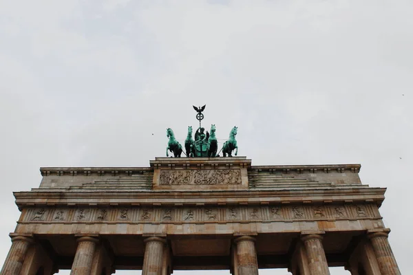 Brandenburger Tor Und Denkmal Berlin — Stockfoto