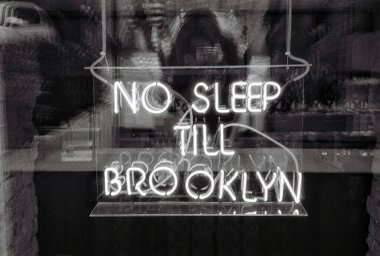 Camdaki neon ışıklar, Brooklyn 'e kadar uyku yok, analog film. 