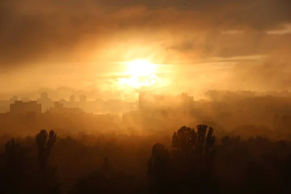 Laranja Céu Por Sol Edifícios Entardecer — Fotografia de Stock