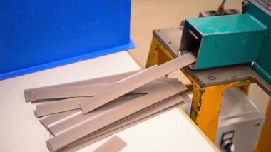 Windows dönüştürülebilir malzemeden üretilen plastik imalatı. Fabrika plastik pencere.