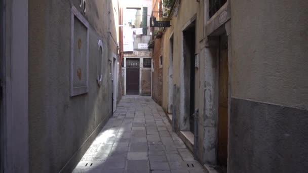 Venice Street Walkway, Italië, zhiyun — Stockvideo