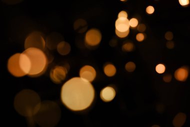 Led el feneri siyah bir zemin üzerine gelen bokeh