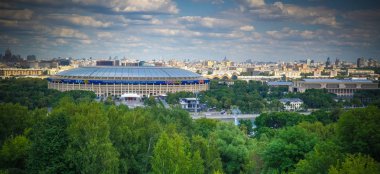 Havadan görünümden aka serçe tepeleri sırasında FIFA Dünya Kupası, Moskova, Rusya kanlı Vorobyovy Luzhniki Stadı, gökdelenler ve tarihi şehir Moskova