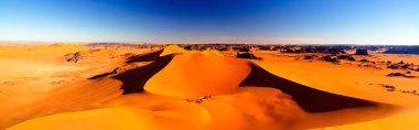 Tin Merzouga dune adlı Tassili najjer Milli Parkı, Cezayir için gün batımı görünümü