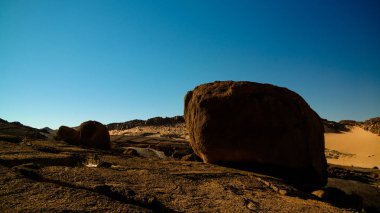 Boulder manzara yakınındaki Djanet, Tassili, Algeria