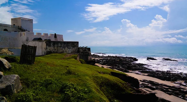 外部看法对 Elmina 城堡和堡垒在加纳 — 图库照片