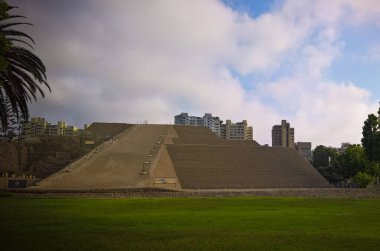 Dış görünümüne Huaca Huallamarca piramit Lima, Peru