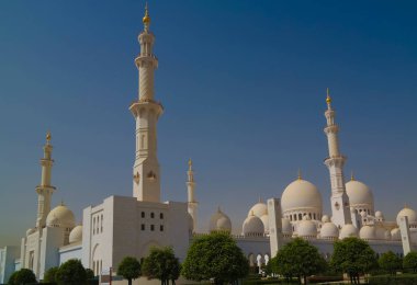 Abu Dhabi, Birleşik Arap Emirlikleri'Şeyh Zayed Camisi dış görünümüne