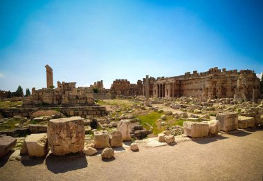 Jüpiter Tapınağı ve kalıntıları büyük mahkeme Heliopolis, Baalbek, Bekaa Vadisi Lübnan