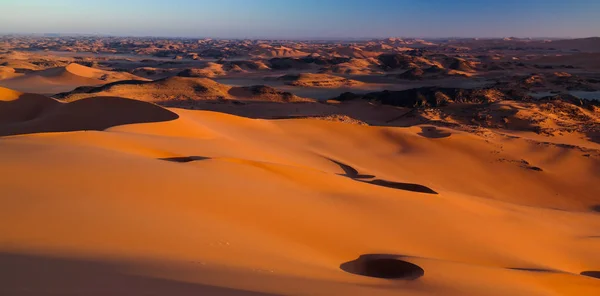 Tin Merzouga Dune Adlı Tassili Najjer Milli Parkı Cezayir Gündoğumu — Stok fotoğraf