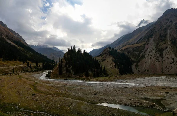 Панорамні Barskoon Перевалу Річки Ущелині Sarymoynak Проходять Jeti Oguz Киргизстан — стокове фото