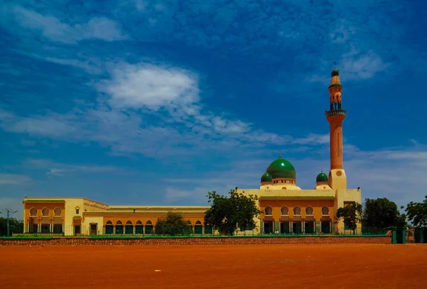 Вид Великую Мечеть Ниамей Финансируемую Средств Правительства Ливии Каддафи Ниамей — стоковое фото