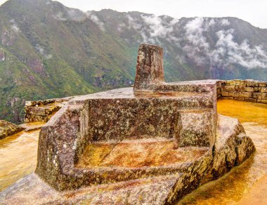Intihuatana taş gibi bir astronomik saat veya takvim ile poligonal, Cuzco, Peru Machu Picchu arkeolojik sitedeki İnkalar tarafından