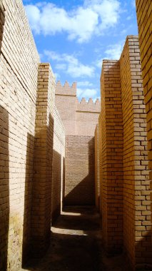 Duvar Hillah'a, Irak, kısmen geri yüklenen Babylon kalıntıları