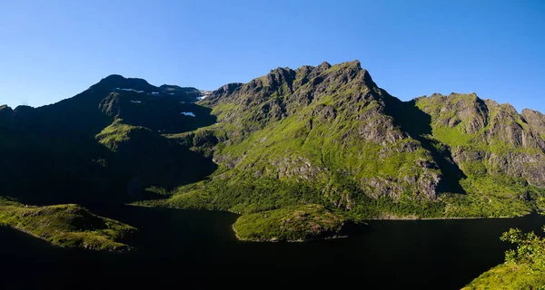 Landschap Met Agvatnet Meer Buurt Van Een Dorp Aan Moskenesoya — Stockfoto