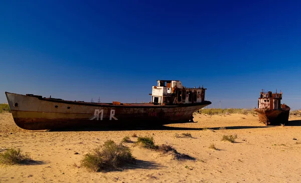 Moynaq yakınındaki gemi mezarlıkta gündoğumu Karakalpakstan, Özbekistan'a Panoraması
