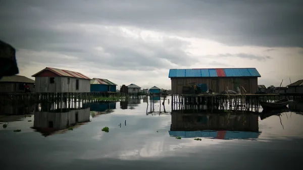 Maisons Basculantes Dans Village Ganvie Tofinu Personnes Sur Lac Nokoue — Photo