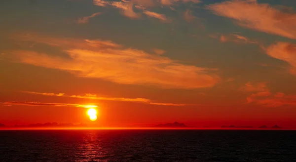 Pôr Sol Nascer Sol Sobre Mar Arquipélago Lofoten Partir Ferry — Fotografia de Stock